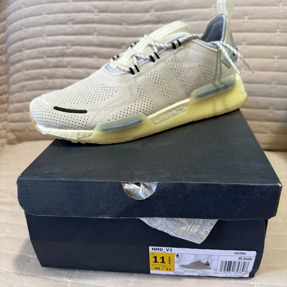 New Adidas NMD V3 Men Sneakers - Picture 1 of 3